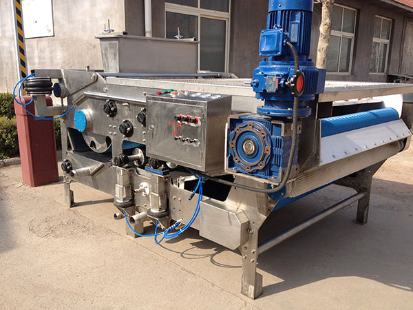 帶式果汁壓榨機安裝現場